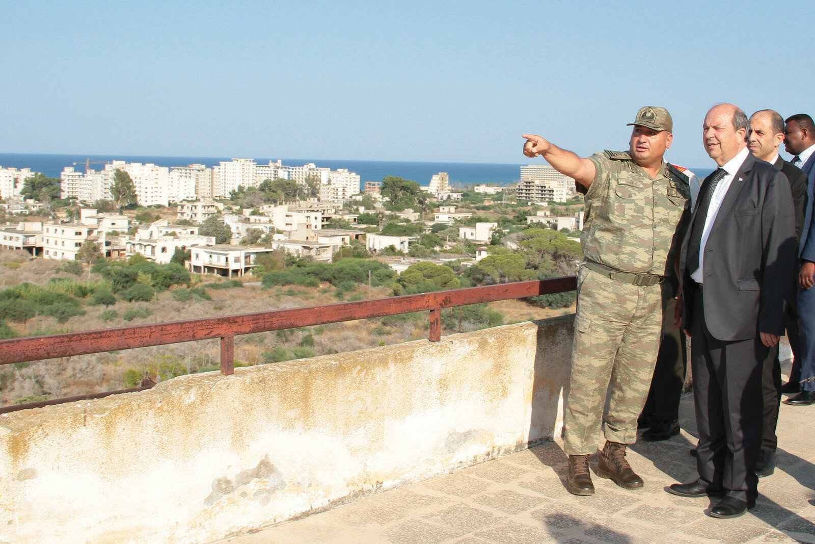 Σκοπιμότητες "πίσω" από τις δηλώσεις Τατάρ για τους Βαρωσιώτες ξενοδόχους (VID)