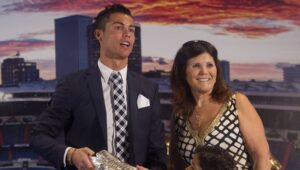 Στο νοσοκομείο με εγκεφαλικό η μητέρα του Κριστιάνο Ρονάλντο