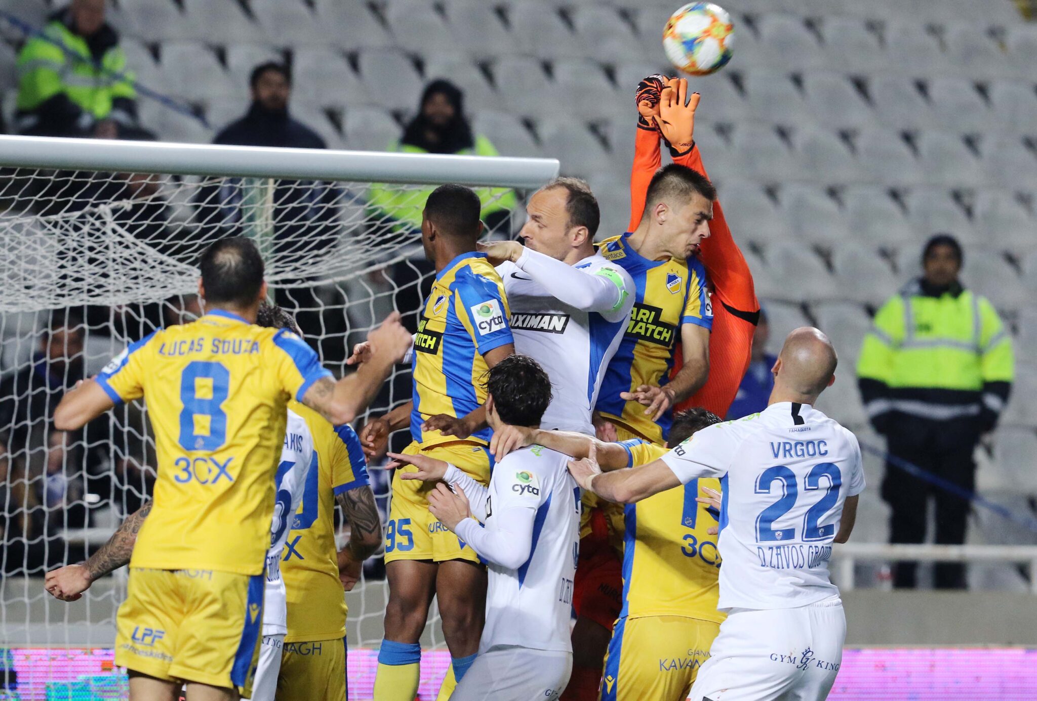 Ποδόσφαιρο χωρίς διασκέψεις και μικτή ζώνη