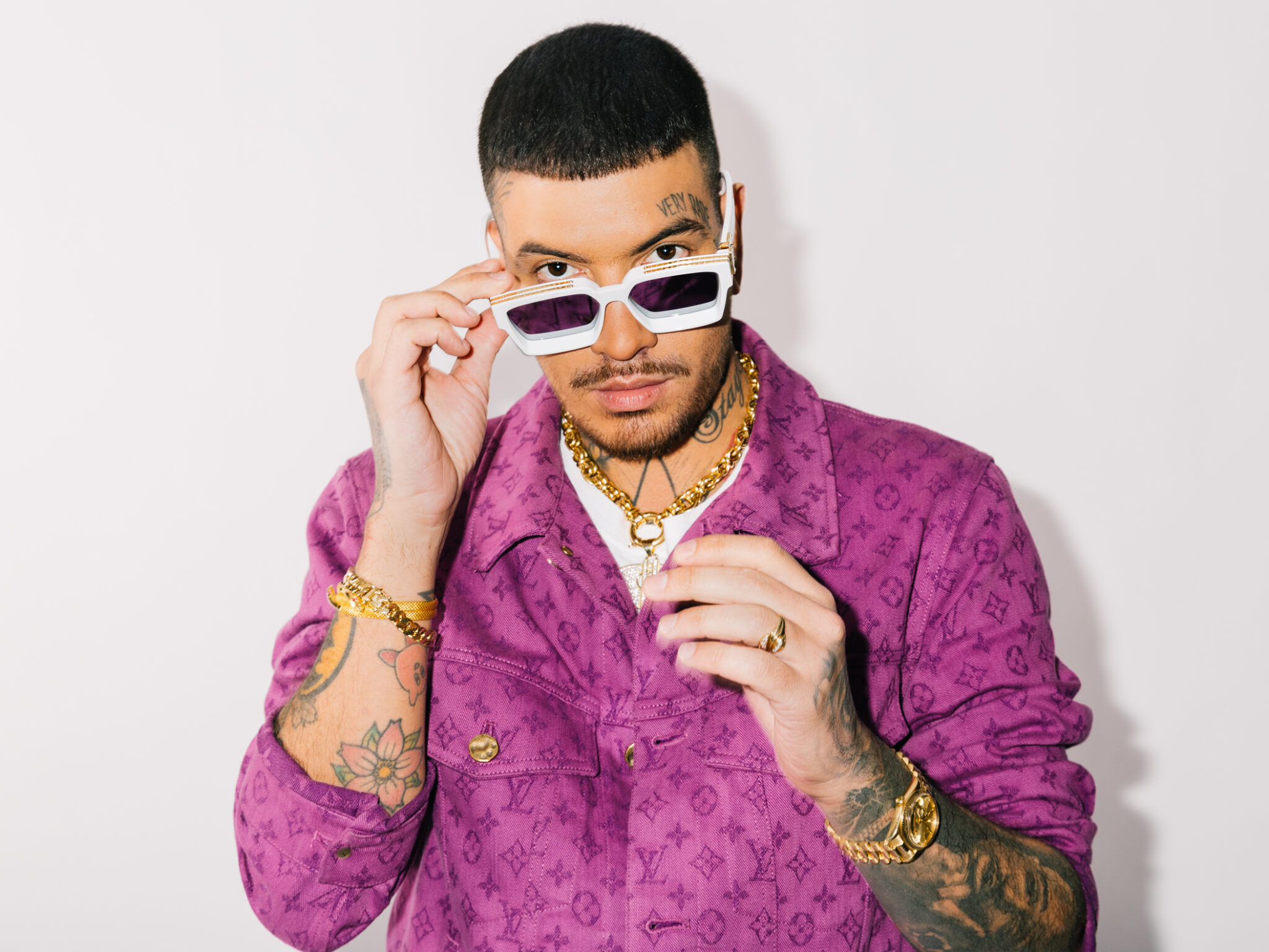 "Προκαλεί" ο Snik με την…τεράστια συλλογή παπουτσιών που διαθέτει (ΦΩΤΟ)