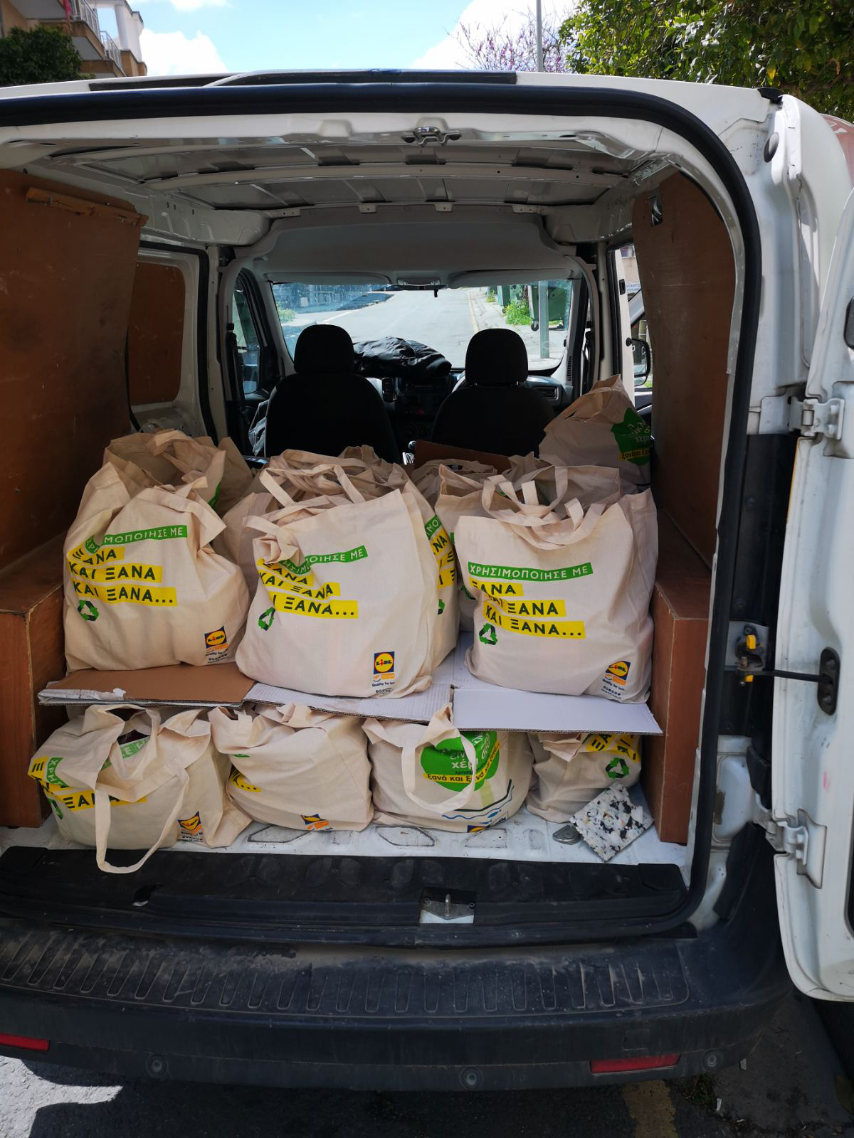 Η Lidl Κύπρου προσφέρει πακέτα στους νεοαφιχθέντες που βρίσκονται σε καραντίνα