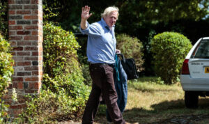 Επιστρέφει στο σπίτι αλλά όχι στα καθήκοντά του ο Μπόρις Τζόνσον