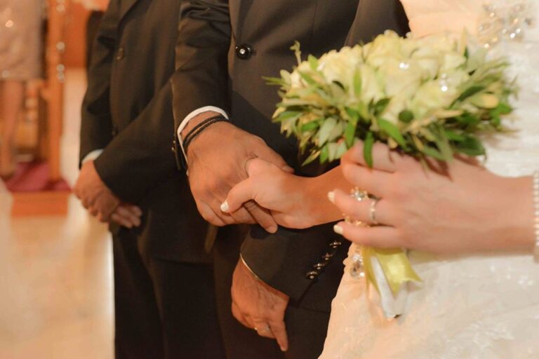 Γάμους την περίοδο νηστείας πριν από τα Χριστούγεννα σκέφτεται η Ιερά Σύνοδος