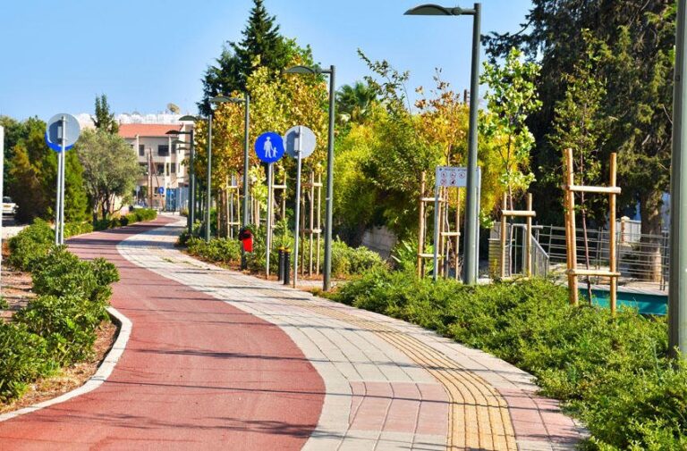 Τον ξυλοκόπησαν ενώ ποδηλατούσε στο Γραμμικό Πάρκο και του έκλεψαν το πορτοφόλι