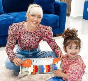 Οι προετοιμασίες της Άντρης Καραντώνη και της κόρης της για το Πάσχα (ΦΩΤΟ)