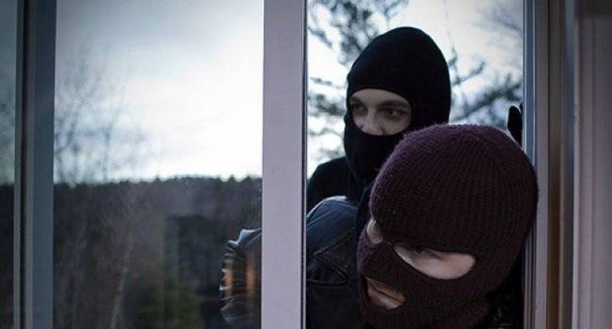 Τους "έκαψε" μαρτυρία ότι έκλεψαν ηλεκτρικές συσκευές και άλλα αντικείμενα