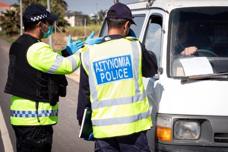 96 καταγγελίες πεζών και οδηγών από την Αστυνομία το τελευταίο δωδεκάωρο