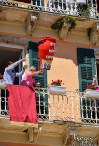 Έσπασαν τους μπότηδες και είπαν "στάχτη και μπαρούτι ο κορωνοϊός"(ΦΩΤΟ)