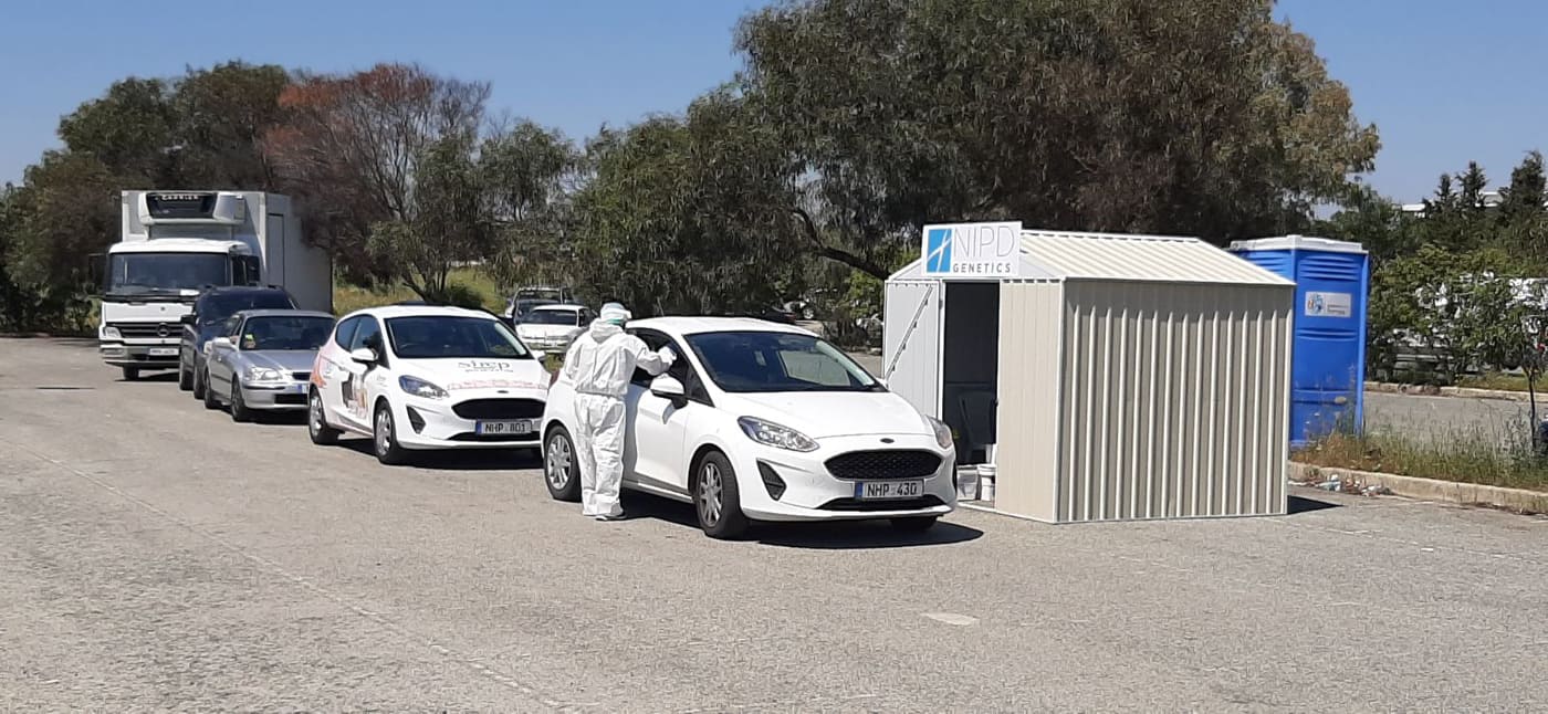 Ουρές οχημάτων στο drive through του ΓΣΠ για τα τεστ του κορωνοϊού (ΒΙΝΤΕΟ)