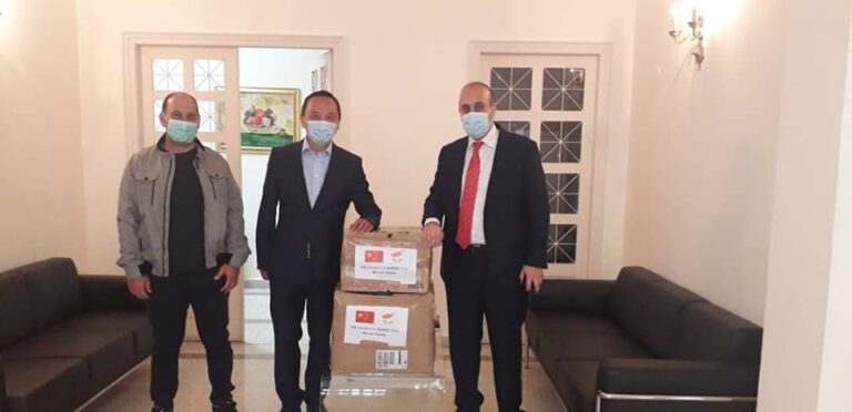 4000 μάσκες από τη Σαγκάη στην Πάφο, γιατί "είμαστε οικογένεια" (ΦΩΤΟ)