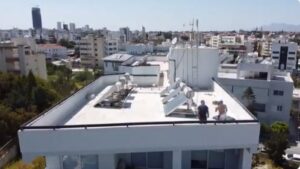 "Βόλτα" στους άδειους δρόμους και εκκλησίες της Λευκωσίας ανήμερα Πάσχα (ΒΙΝΤΕΟ)