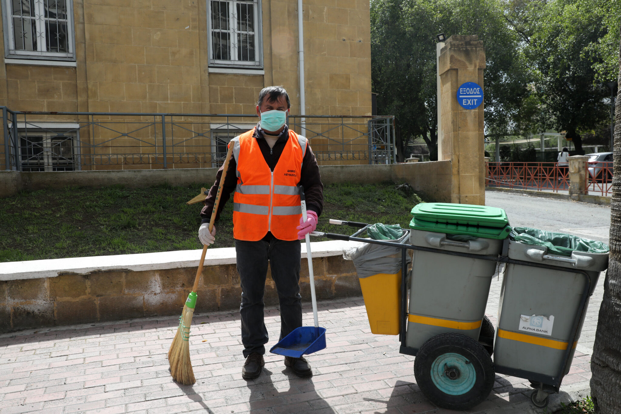 Οι επαγγελματίες που…δεν μπορούν να μείνουν στο σπίτι (ΒΙΝΤΕΟ)
