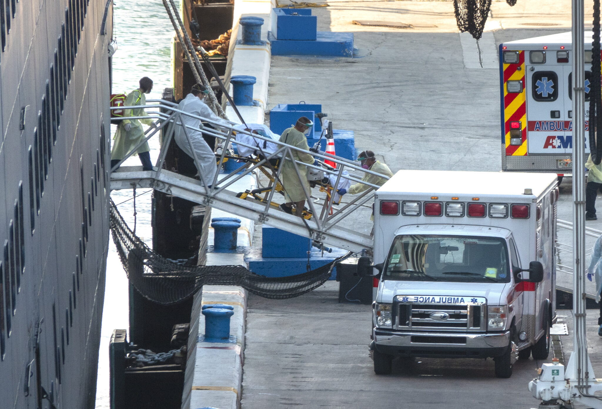 1,200 θάνατοι από τον κορωνοϊό στις ΗΠΑ μέσα σε ένα μόλις εικοσιτετράωρο