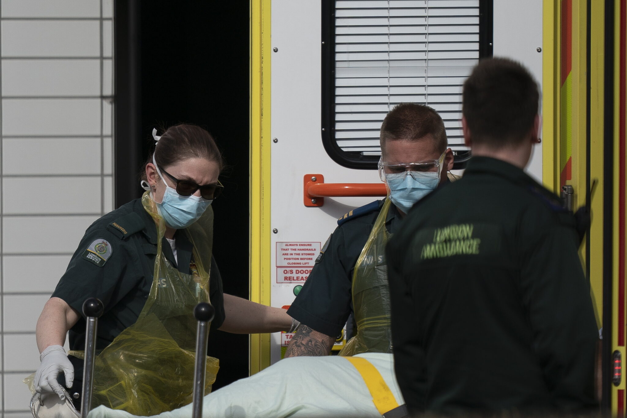 Αρνητικό ρεκόρ στο Ηνωμένο Βασίλειο με 563 θανάτους σε ένα 24ωρο