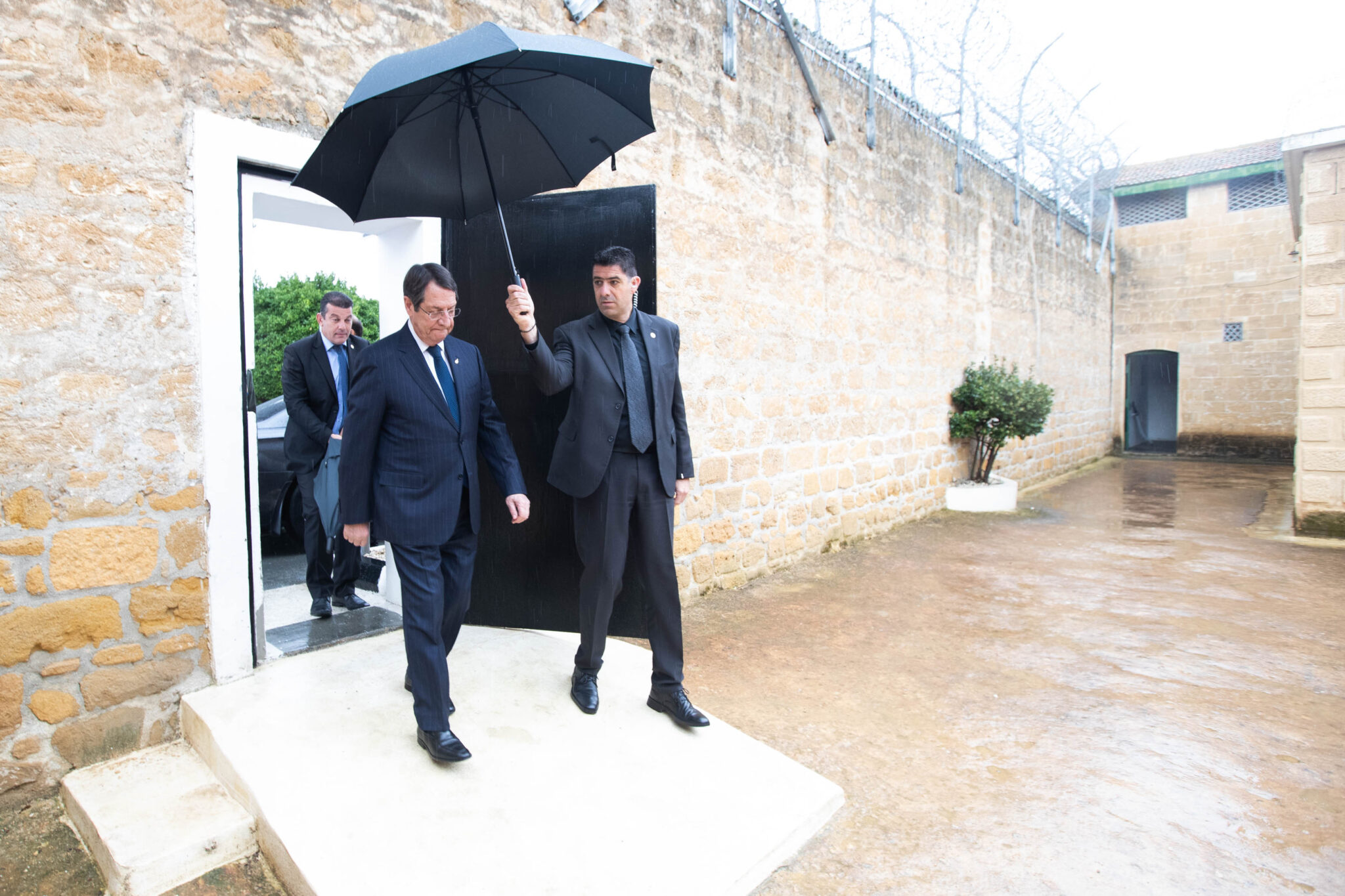 "Μας παρέδωσαν πατρίδα ελεύθερη και εμείς φανήκαμε ανάξιοι να την υπηρετήσουμε"