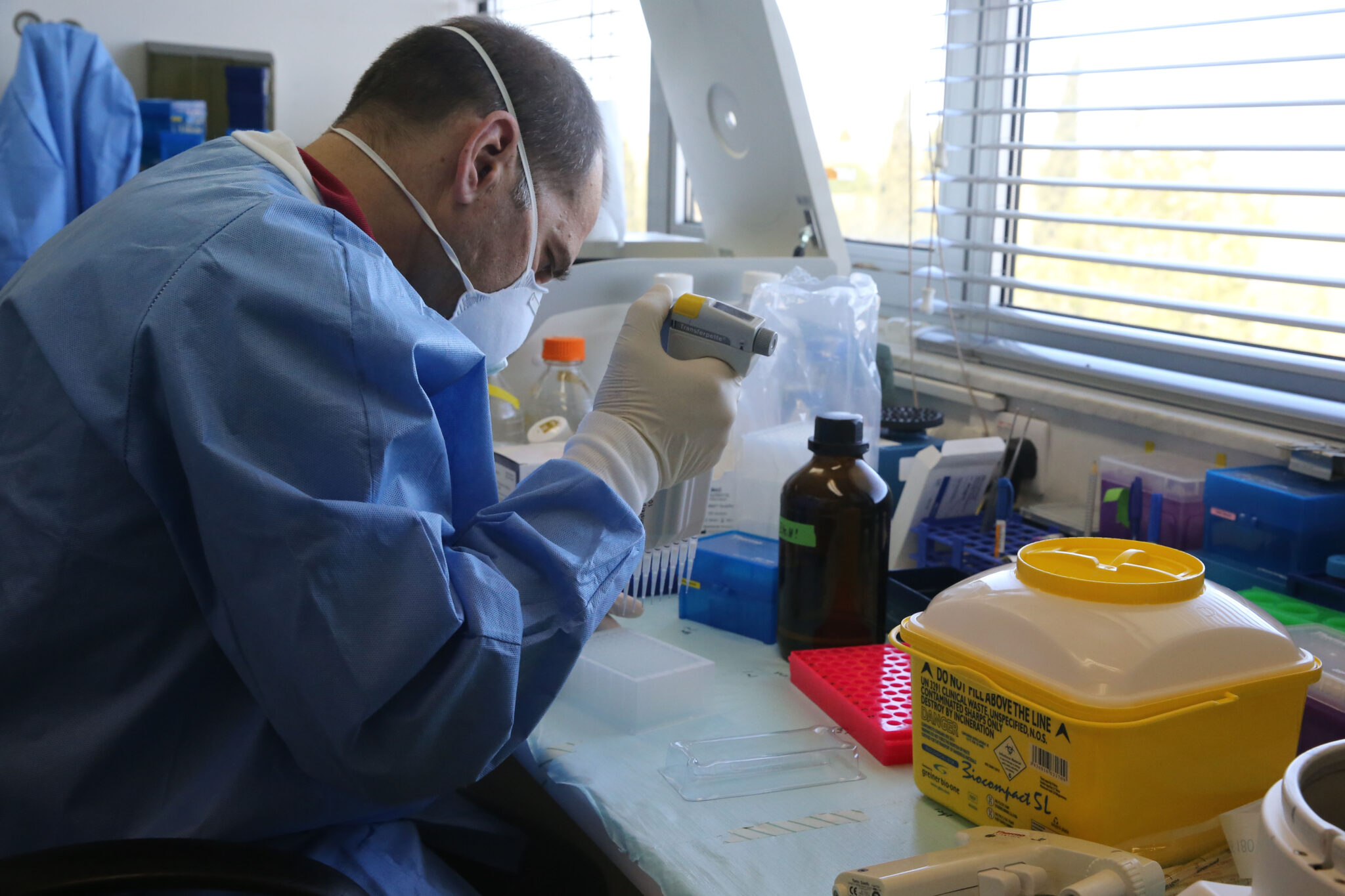 Οι επιστήμονες του ΙΝΓΚ, οι αφανείς ήρωες στη νέα μας πραγματικότητα (ΒΙΝΤΕΟ)