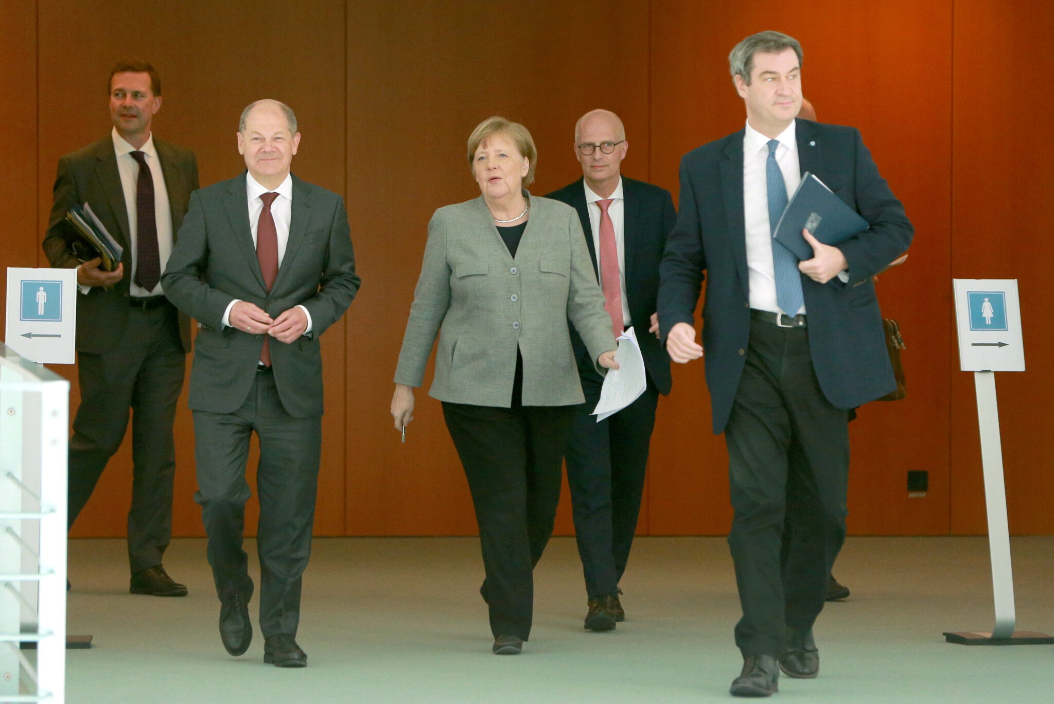 Μέρκελ: Έδωσε σήμα για restart της μεγαλύτερης οικονομίας της Ευρώπης