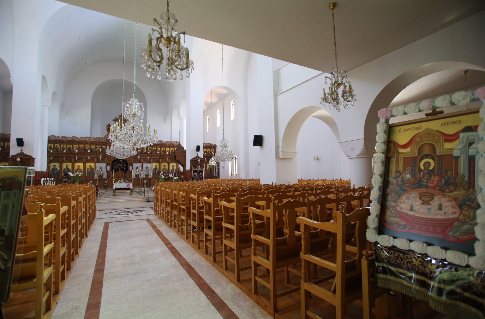 Εκκλησιασμό πιστών τις Κυριακές και τις μεγάλες γιορτές ζητούν οι θεολόγοι