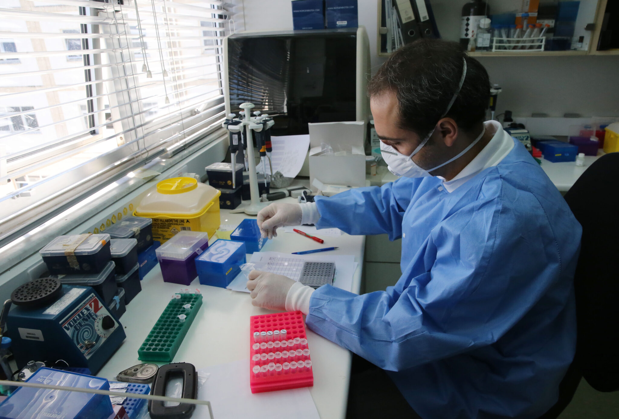 9,000 εξετάσεις δειγμάτων κορωνοϊού από το Ινστιτούτο Νευρολογίας και Γενετικής