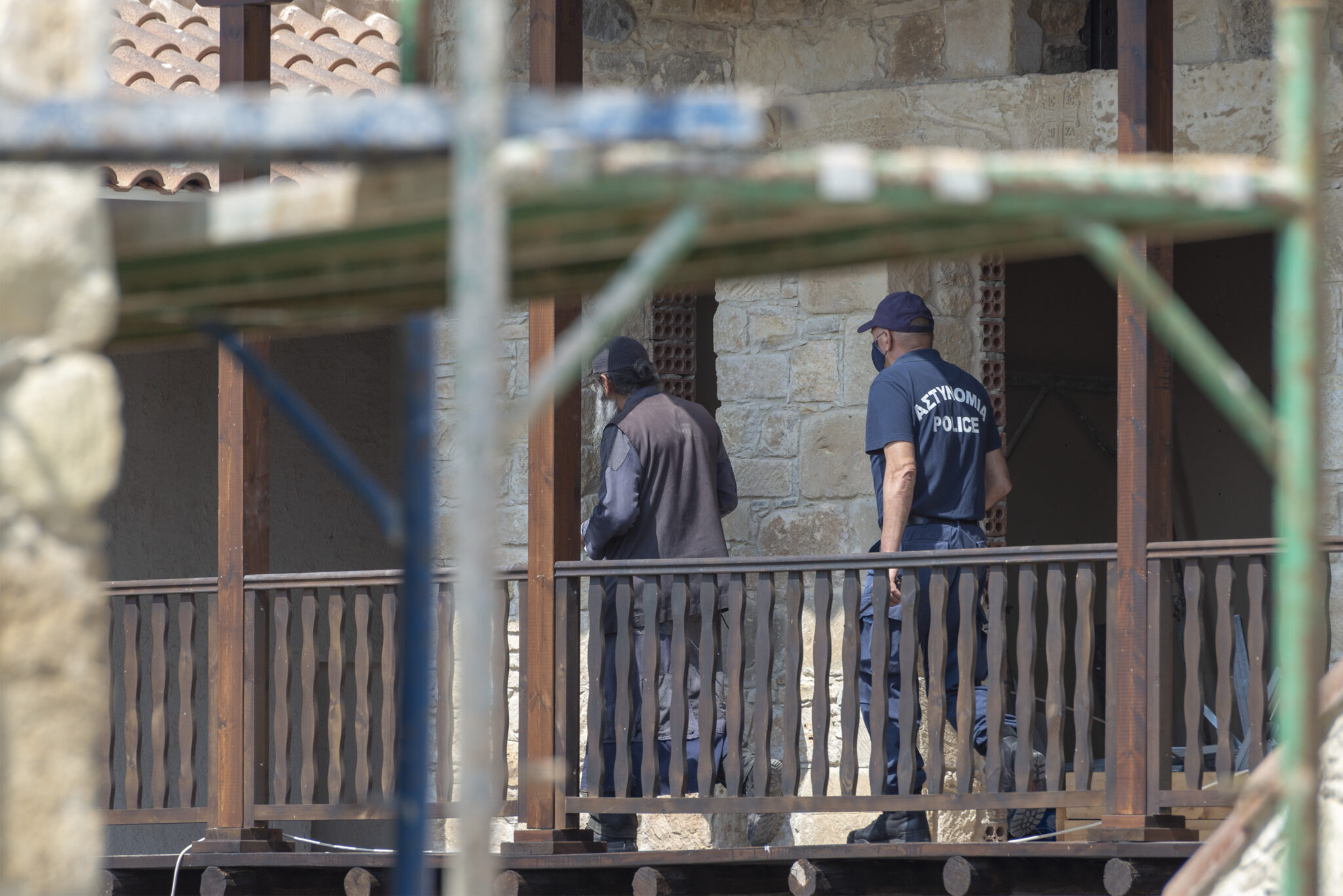 Καρκινοπαθής με τάμα στον Άγιο Γεώργιο ανάμεσα σε πιστούς που πήγαν στην Ερήμη