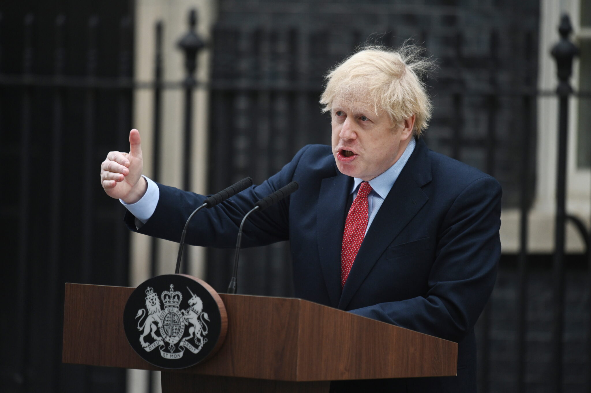 Διάγγελμα Τζόνσον: Τελειώνει η πρώτη φάση αλλά τα μέτρα παραμένουν