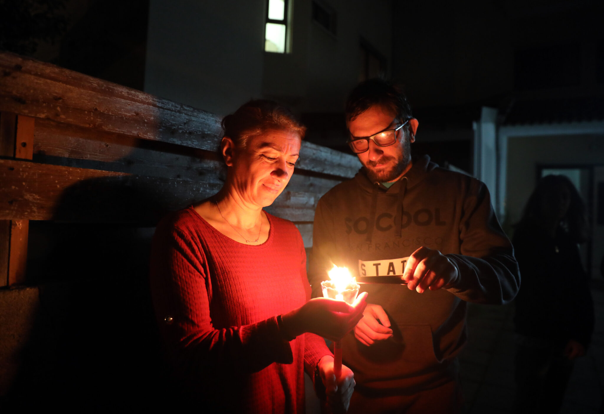 Το μήνυμα της Ανάστασης βρήκε τους πιστούς στα δικά τους καταφύγια (ΒΙΝΤΕΟ)