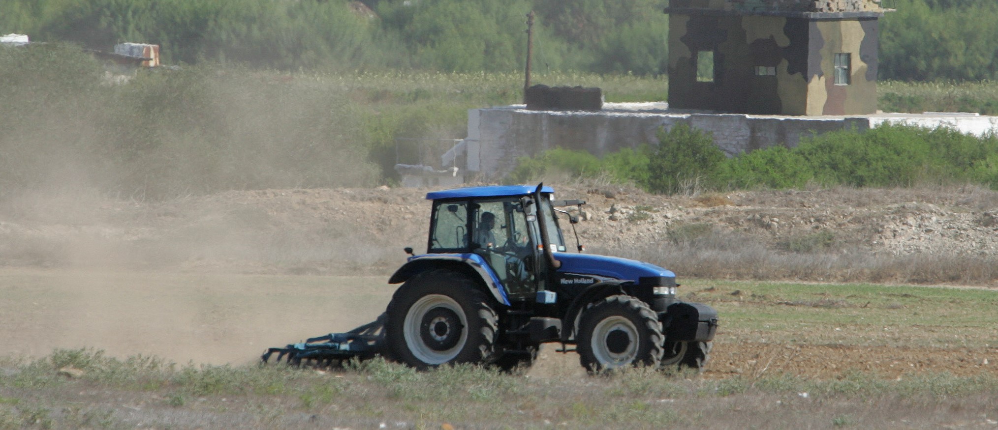 Μάχη για να κρατηθεί στη ζωή δίνει 78χρονος που καταπλακώθηκε από τρακτέρ