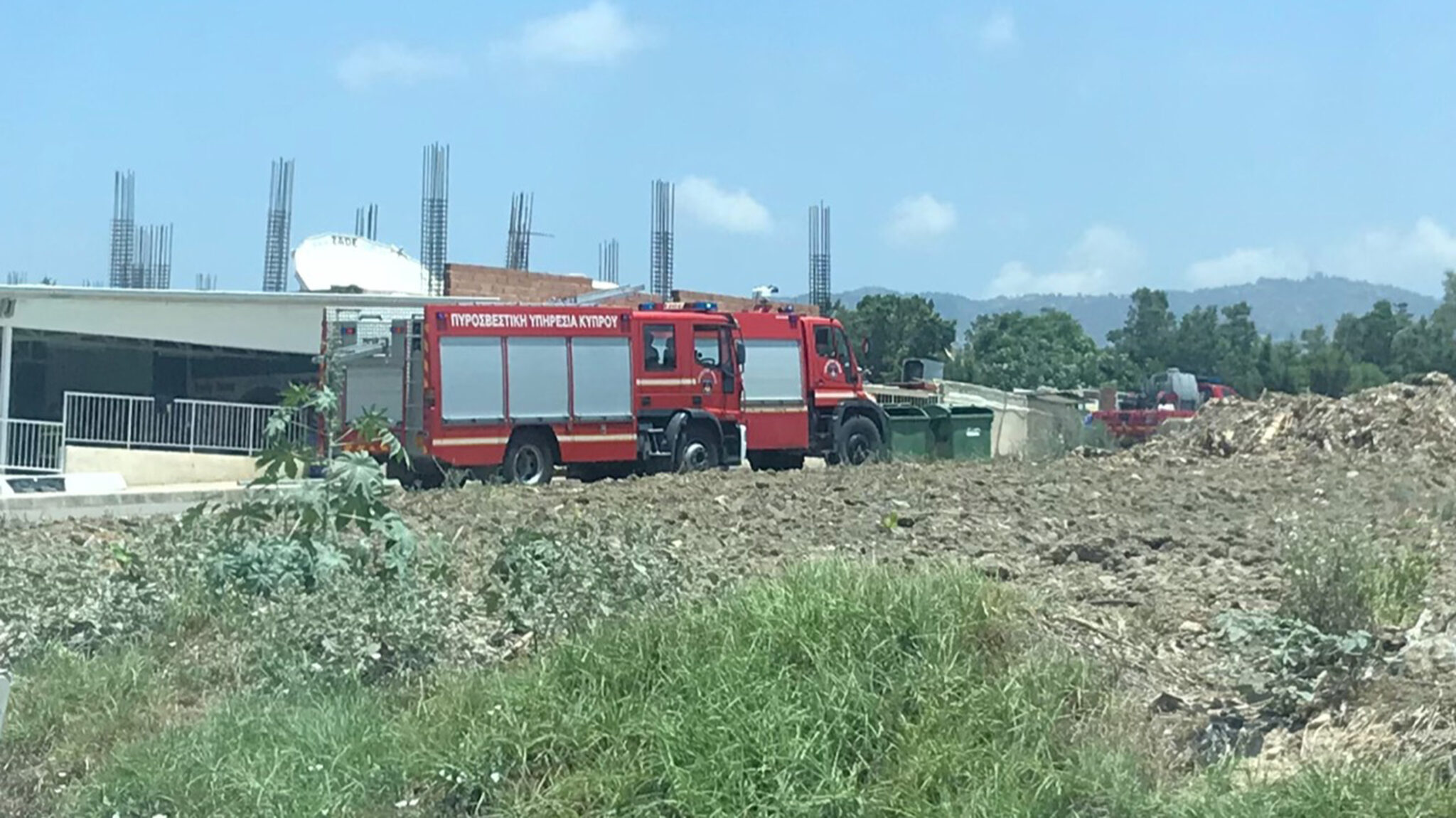 "Ανεγκέφαλοι" έστησαν ενέδρα σε πυροσβέστες στην είσοδο του Γερίου (ΒΙΝΤΕΟ)