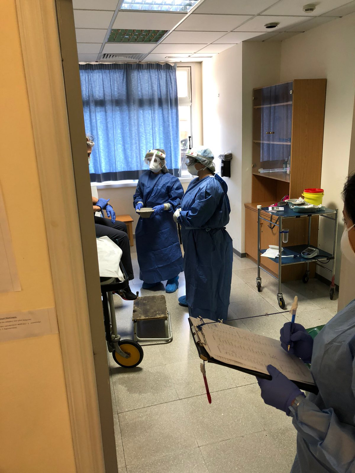 Ασθενής με συμπτώματα κορωνοϊού διασωληνώθηκε στην Πάφο και διακομίστηκε Λεμεσό