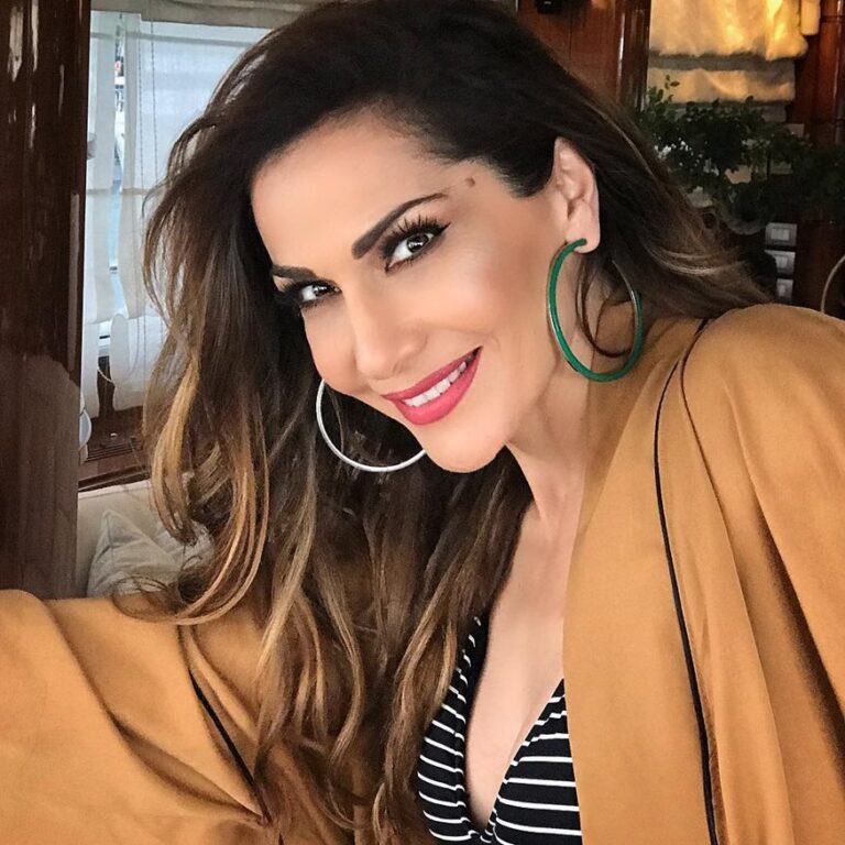 Ποιος είναι ο 17χρονος γιος της Δέσποινας Βανδή; Η κοινή φωτογραφία με την αδερφή του (ΦΩΤΟ)