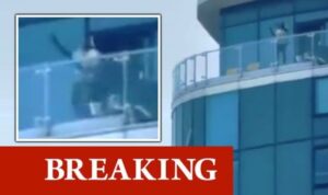 Οπλισμένος άνδρας σε μπαλκόνι πολυκατοικίας στο Κεντ (ΒΙΝΤΕΟ)