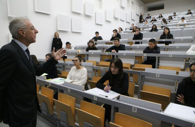 Ανά 12 στις τάξεις οι μαθητές με την επιστροφή τους στα θρανία