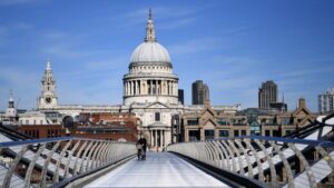 Covid-19: Πάνω από 13.000 οι θάνατοι στο Ηνωμένο Βασίλειο