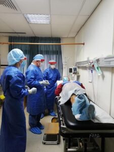 Mε ασθενοφόρο στο Κέντρο Βραχείας Νοσηλείας Πάφου ασθενής με συμπτώματα COVID19