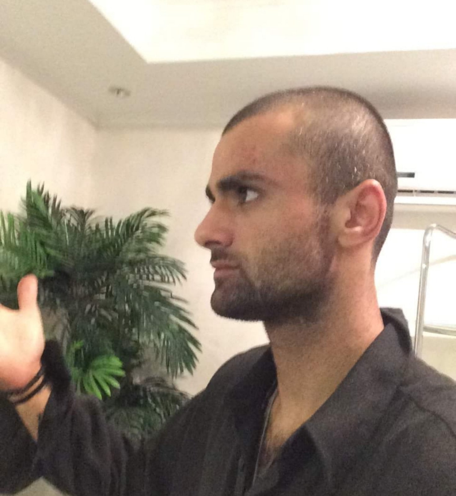 Αυτός καταζητείται για κλοπή μοτοσικλέτας και πρόκληση κακόβουλης ζημιάς (ΦΩΤΟ)