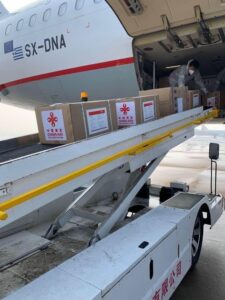 Έφτασαν στην Κύπρο επτά τόνοι αναλώσιμων υλικών και ιατρικού εξοπλισμού