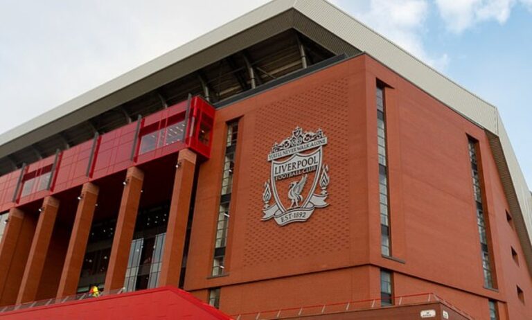 Λίβερπουλ: «Σε υποχρεωτική άδεια οι υπάλληλοι και θα πληρώνονται κανονικά»