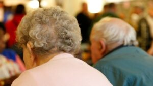 Οι μισοί θάνατοι λόγω κορωνοϊού στην Ευρώπη, σε οίκους ευγηρίας