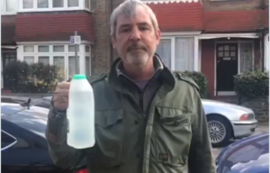 Δημοσιογράφος του BBC εκθειάζει τη ζιβανία που…κρατάει τα χέρια του καθαρά