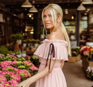 Η Κατερίνα Καινούργιου σε μια εντυπωσιακή αλλαγή για το… καλοκαίρι!