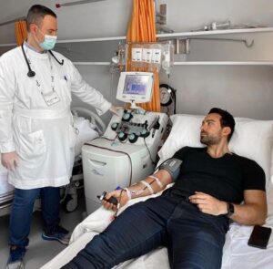 O Tανιμανίδης συγκινεί δίνοντας 700ml πλάσμα για να σωθούν ασθενείς με κορωνοϊό