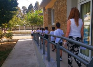 Πρώτο κουδούνι στα Δημοτικά σχολεία μετά από δύο μήνες καραντίνα (ΦΩΤΟ)