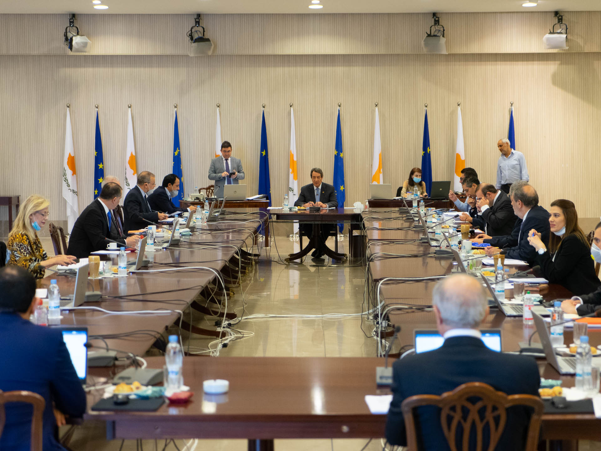 Αποσύρθηκε το νομοσχέδιο για κρατικές εγγυήσεις και έρχεται νέο πακέτο στήριξης