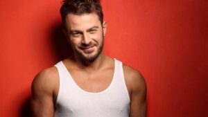 Ο Ντάνος σώζει ζωές με κόκκινο μαγιό ως άλλος ναυαγοσώστης του "Baywatch" (ΦΩΤΟ)