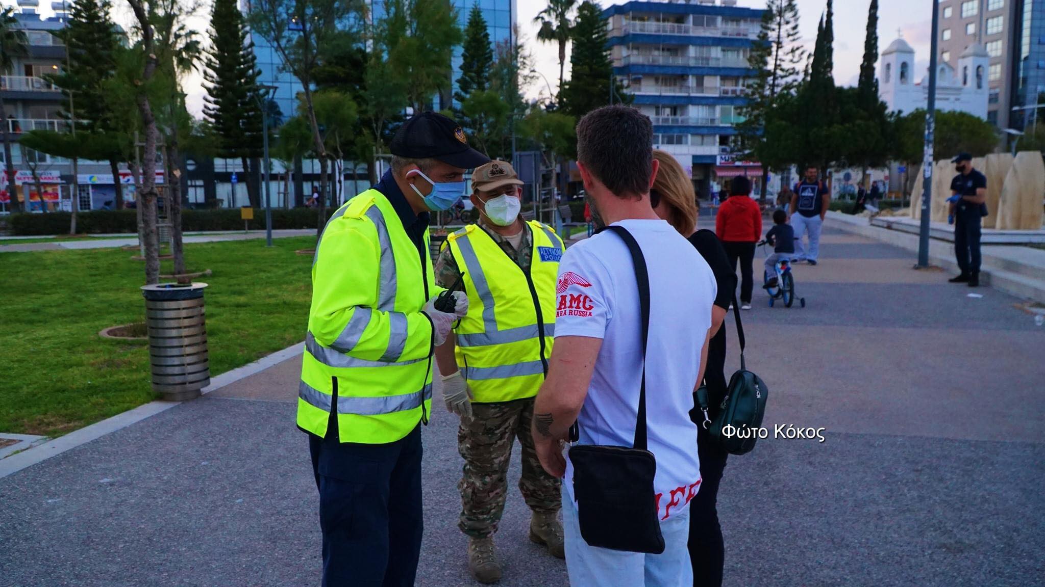 Στον Πρωταρά έπαιζαν χαρτιά, στην Πάφο βόλεϊ και στη Λεμεσό έψηναν σουβλάκια