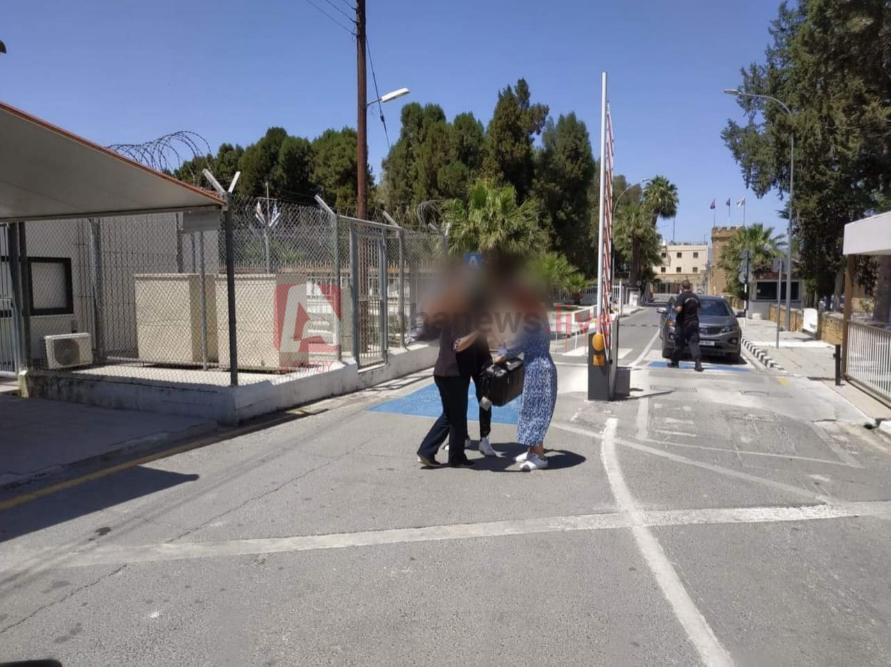 ΦΩΤΟ: Η στιγμή που ο 35χρονος Αντώνης περνά την πύλη των Κεντρικών Φυλακών