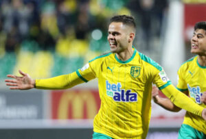 Επίσημο: Μένει στην ΑΕΚ για πέμπτη διαδοχική σεζόν ο Ακοράν