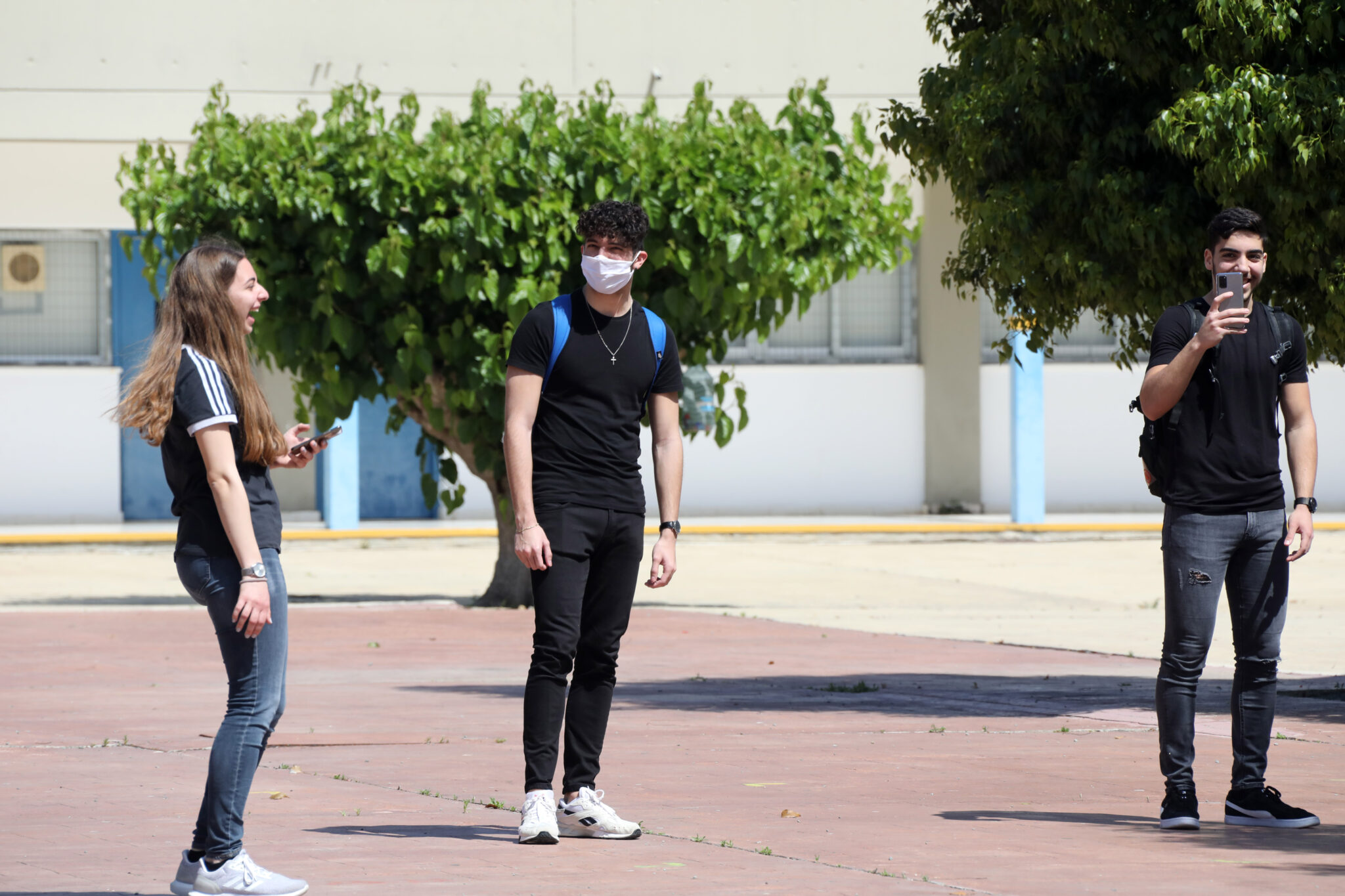 Κυβέρνηση: Όχι, δεν έχουν γίνει δεύτερες σκέψεις για το άνοιγμα των σχολείων