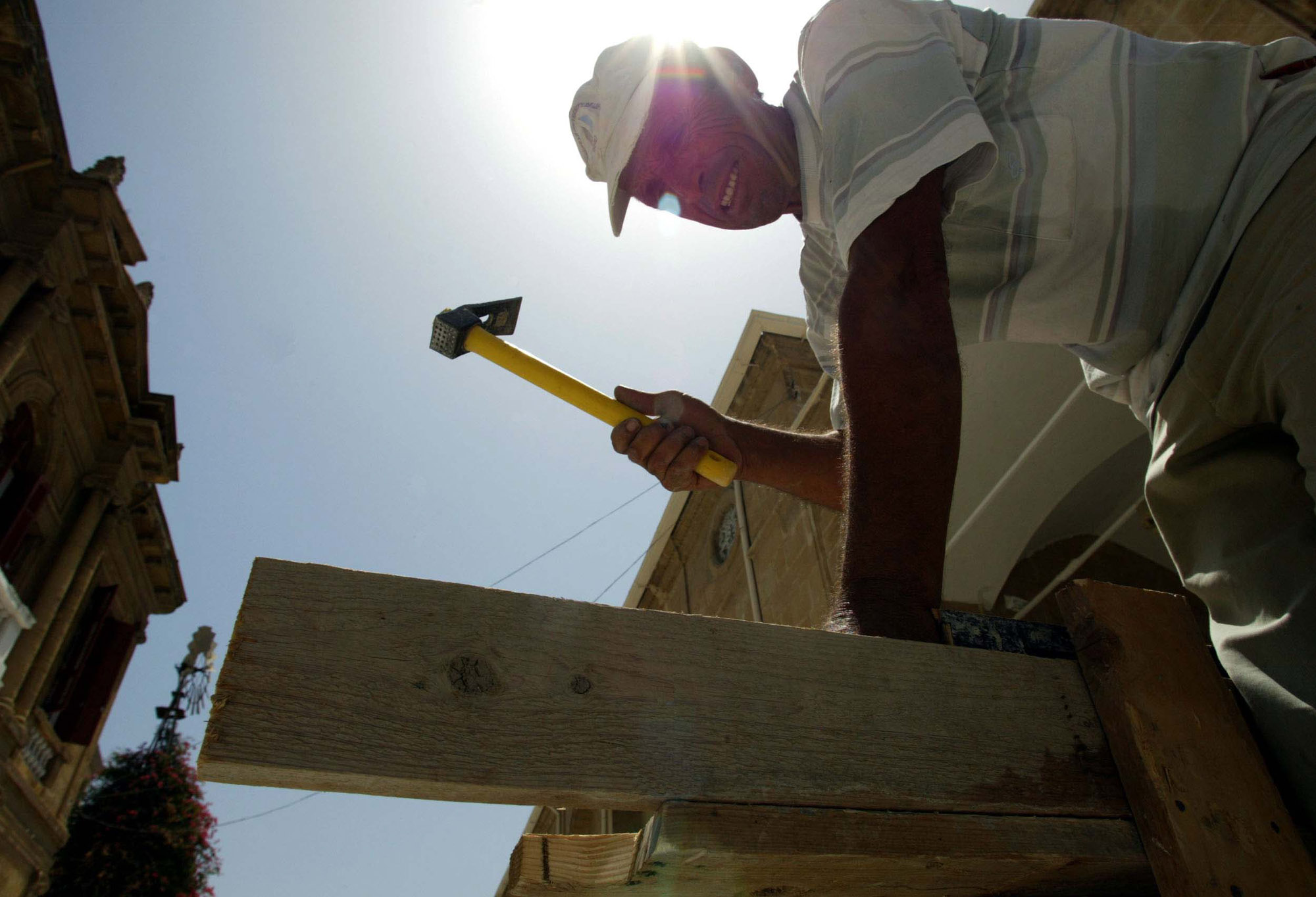 "Καμίνι" και σήμερα η Κύπρος με τον υδράργυρο στους 42 βαθμούς Κελσίου (ΒΙΝΤΕΟ)