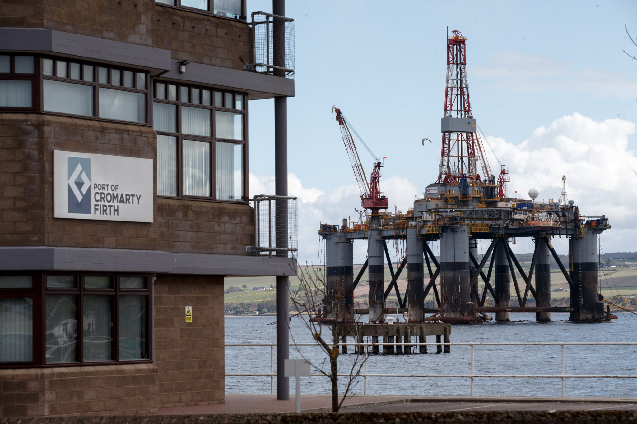 Άνοδος για τη τιμή του αργού πετρελαίου μετά τη συμφωνία για μείωση παραγωγής